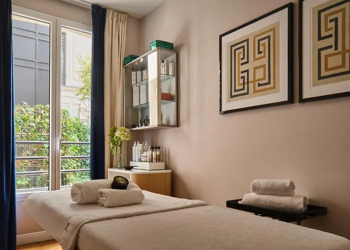 Hotel Lord Byron Paris