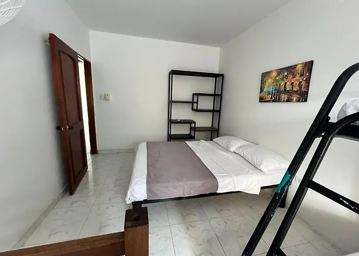 Apto Con Aire Acondicionado Cerca A La Universidad Del Mag Y Terminal Santa Marta 