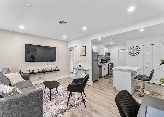 Charming North Miami Home With Private Yard — Pet-Friendly & Near Beach