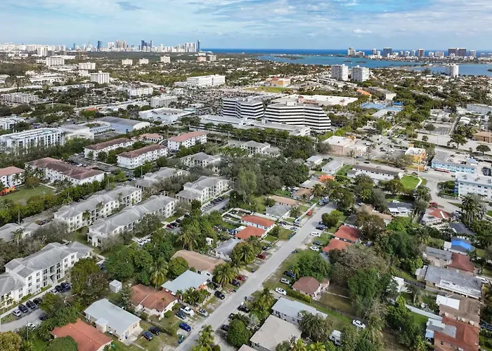 Charming North Miami Home With Private Yard — Pet-Friendly & Near Beach