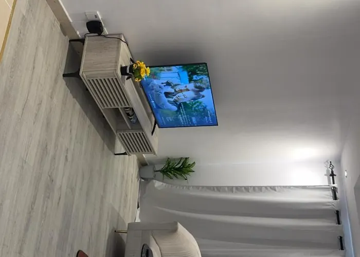 شقة بالكامل حي المعذر 2 Riadh