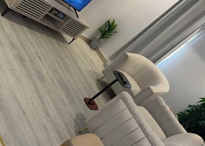 شقة بالكامل حي المعذر 2 Riadh