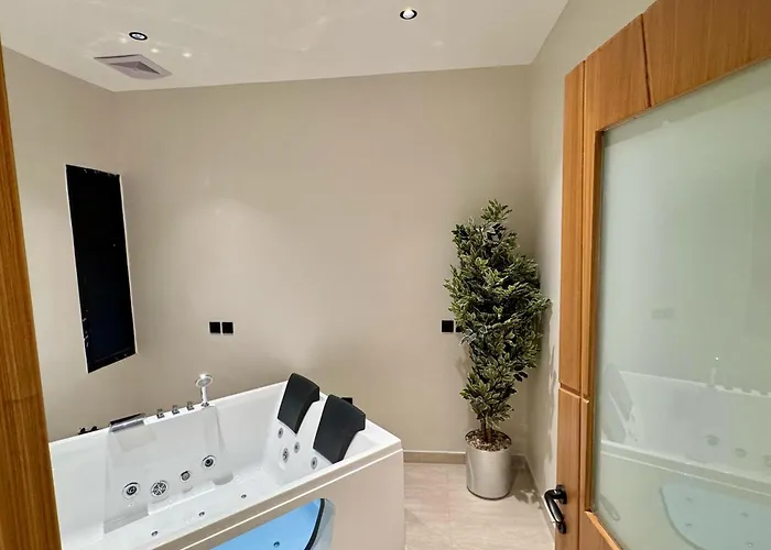 شقة مودرين بجاكوزي واطلالة على البحر Al Khobar