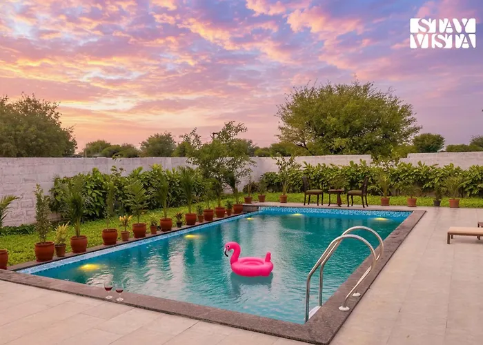 Stayvista At Mustang Meadow - Pool, Lawn & Wifi Jaipur