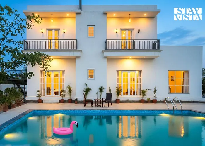 Stayvista At Mustang Meadow - Pool, Lawn & Wifi Jaipur