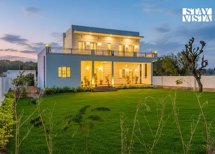 Stayvista At Mustang Meadow - Pool, Lawn & Wifi Jaipur