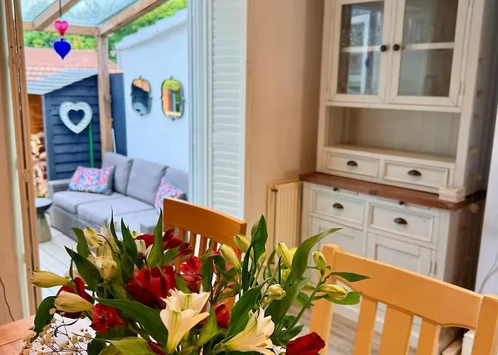 Boho-Chic Cottage Retreat Bristol
