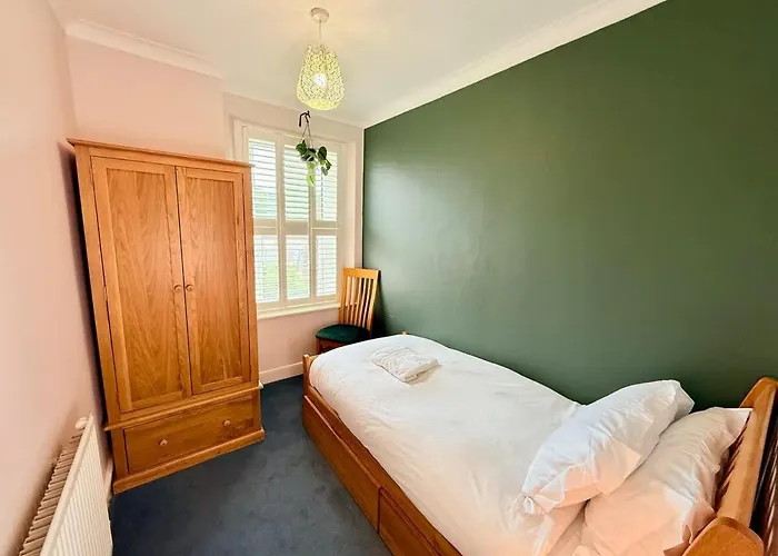 Boho-Chic Cottage Retreat Bristol