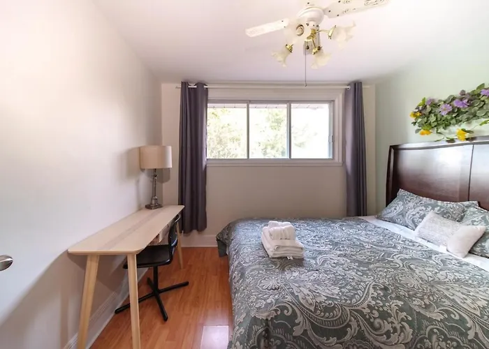 3 Bedrooms In Brossard,Mins To Rem Station,Hwy