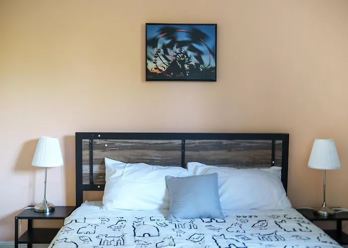3 Bedrooms In Brossard,Mins To Rem Station,Hwy