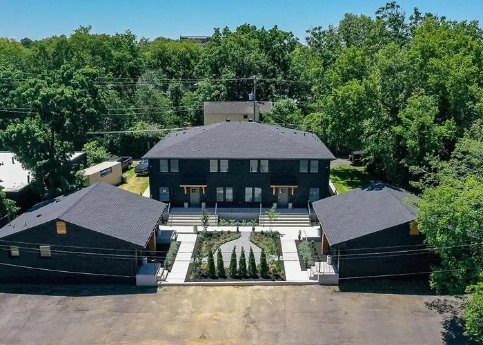The Nomad: 4 1Brs 2 Studios 24-Guest Retreat Nashville