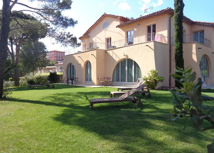 Villa sur mer, chez Angelina Grimaud