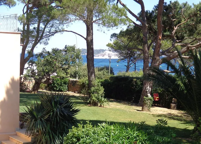 Villa sur mer, chez Angelina Grimaud