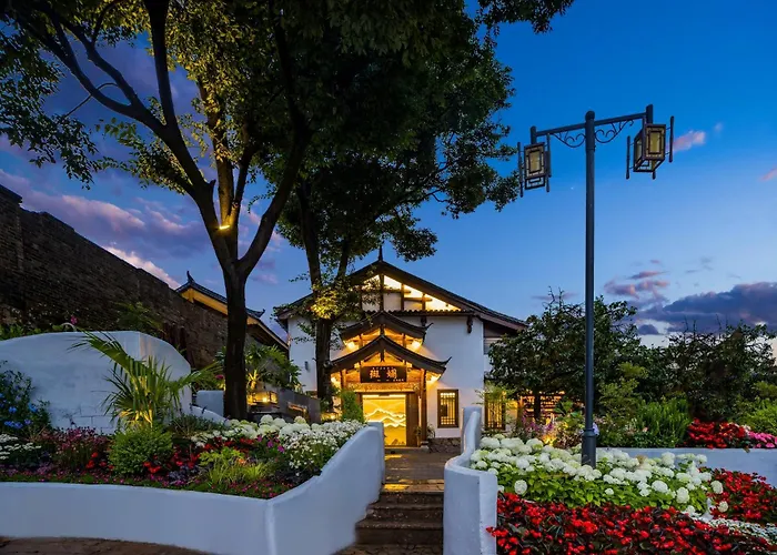 The Panorama Designer Villa & Cafe - Chinese Naxi Style Courtyard - Complimentary Airport Pick-Up For 3 Nights & Tailor-Made Tours Lijiang 