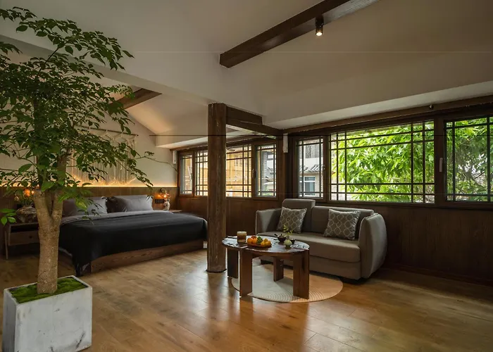 The Panorama Designer Villa & Cafe - Chinese Naxi Style Courtyard - Complimentary Airport Pick-Up For 3 Nights & Tailor-Made Tours Lijiang 
