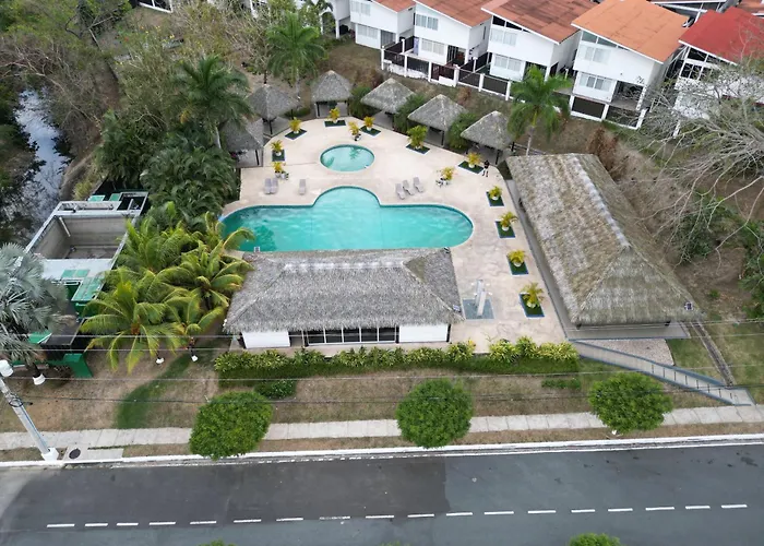 Paradise Point Nueva Gorgona