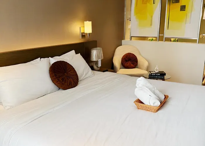 Metro Suites At Novotel Suites Acqua Manila