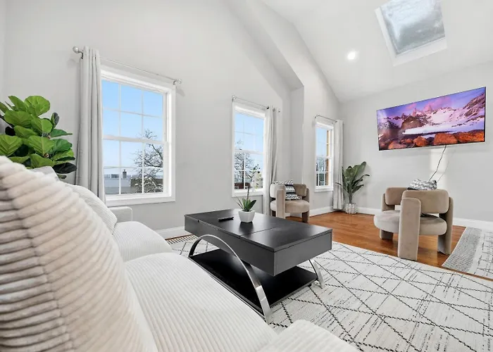 Villa Sleeps 19 • 15Ft Celings • Near Nyc Jersey City