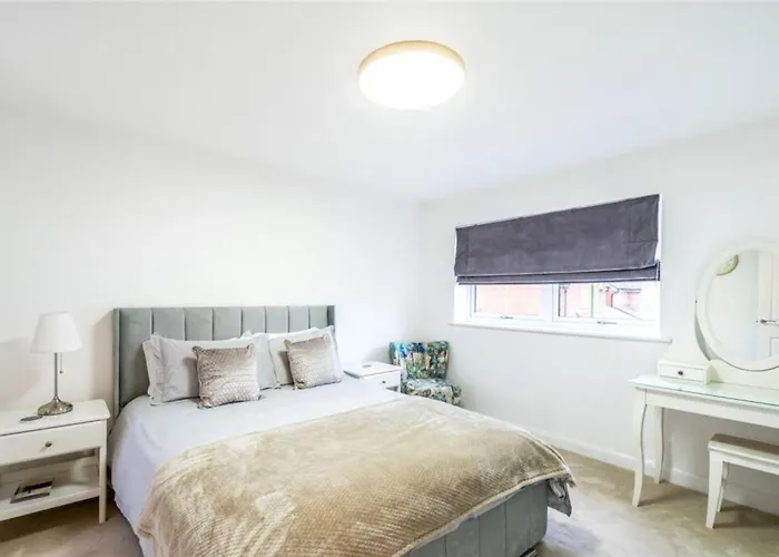3-Bed Home Chichester with Parking, Ensuite&Garden