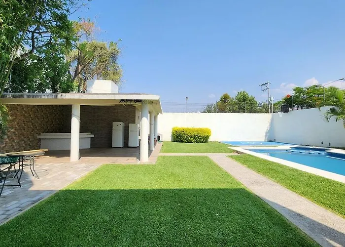 Casa Lujosa Con Cancha De Basquet Y Alberca Cuernavaca
