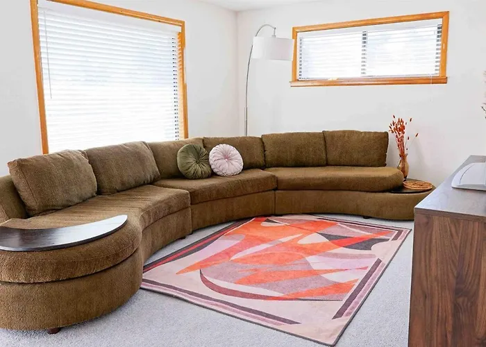 Retro 70S Styled Home 15 Min To Downtown Denver