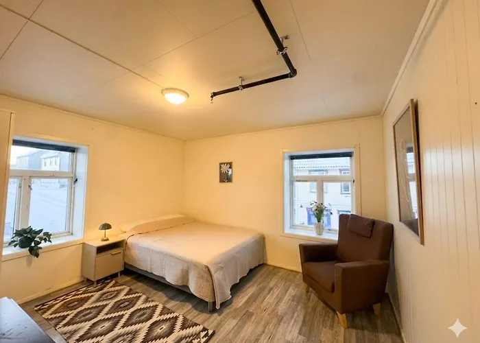 V66 - Private Rooms In City Center Svolvær