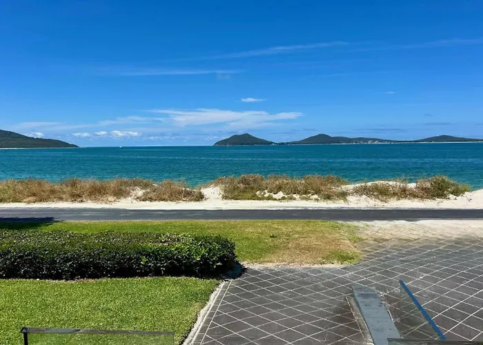Beachfront With Spectacular Views Hawks Nest