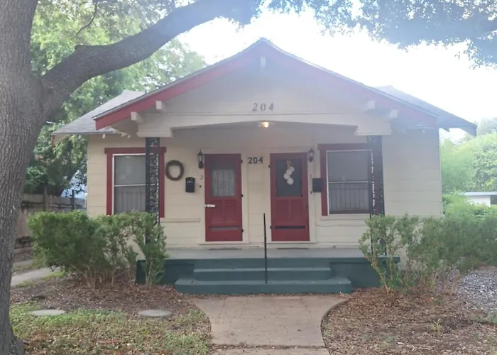 Cozy Home Close To Downtown San Antonio