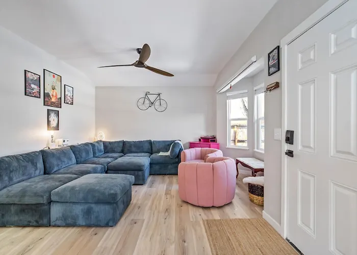 Cozy One-Level Home | Projector+Ps5+Pet Friendly! Colorado Springs