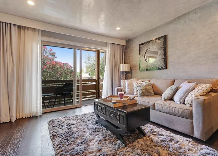 Luxury Condo Resort Amenities - Pool, Pickleball San Diego