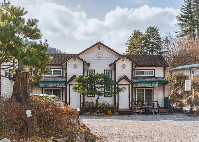 Gapyeong Chorokbit Pet Friendly Valley Pension