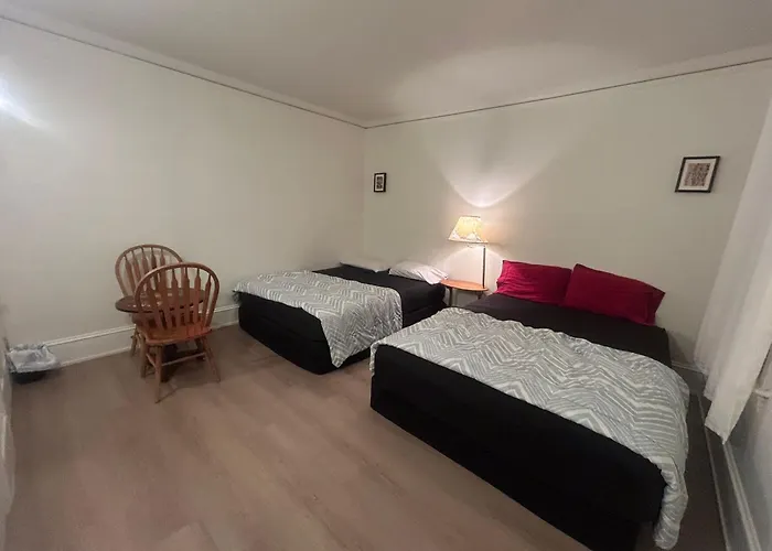 Airport Vancouver Private Rooms - Transit At Doorstep, Free Parking & Fast Wi-Fi
