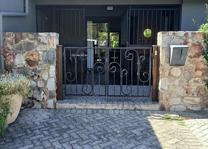 Awesome Cottage, Stone Throw From Cliff Path, Golf, Restaurant Hermanus
