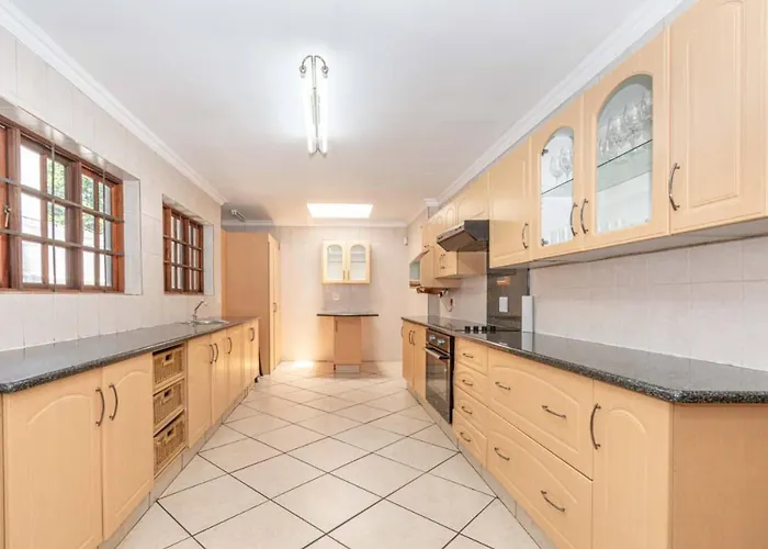 Super Spacious Fun Home With Pool, Den And Bar Johannesburg