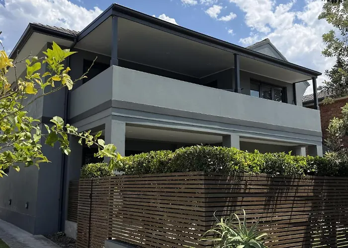 Manly Modern 3 Bedroom Home - Upper Duplex Sydney