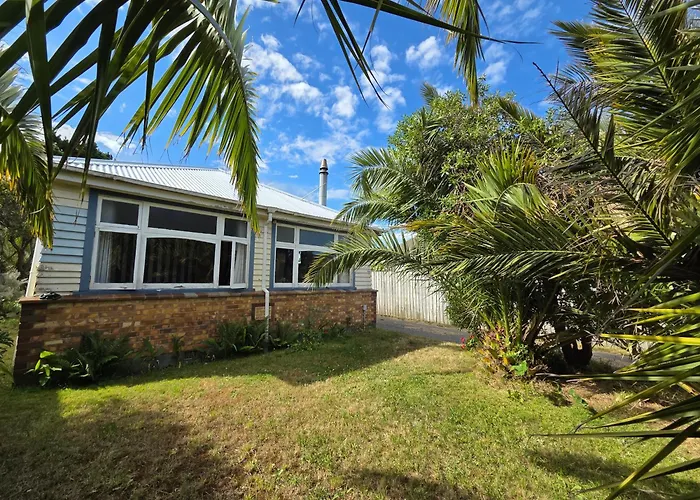 Basic Kiwi Beach Cottage! Christchurch