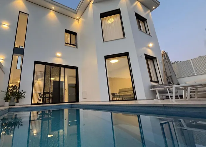 Sea 300 Villa Migdal
