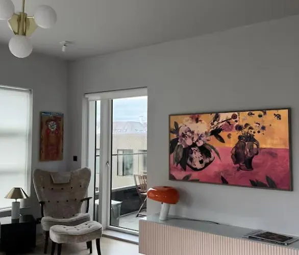 Room In Modern Downtown Apt With Private Bathroom Reykjavík