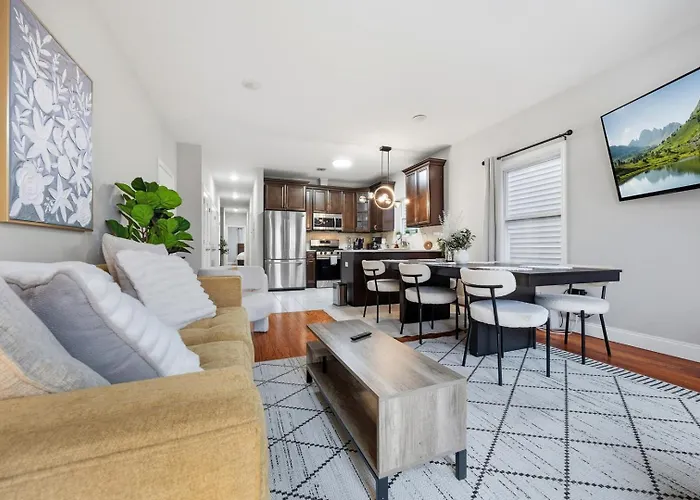 Villa 3 BR • Full Kitchen • Sleeps 8 Jersey City