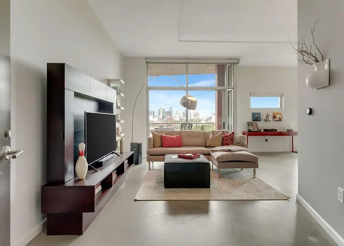 City Skyline Views From This Light Filled 1Bd 1 And Half Bath Condo! Nashville