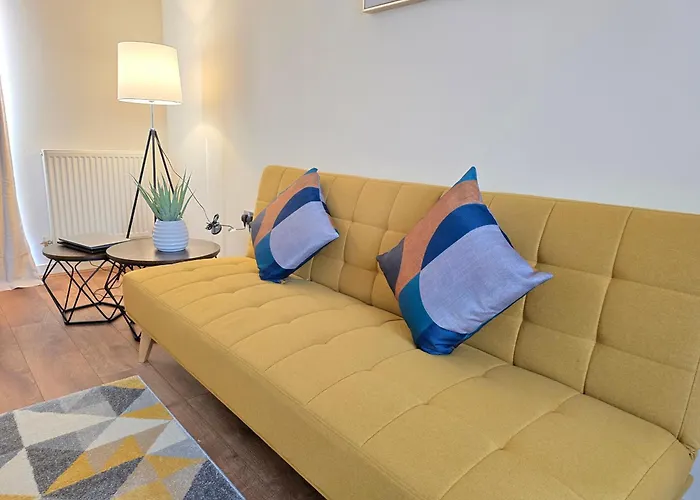 Phoebe Road 4Br Home With Parking Near Swansea Stadium