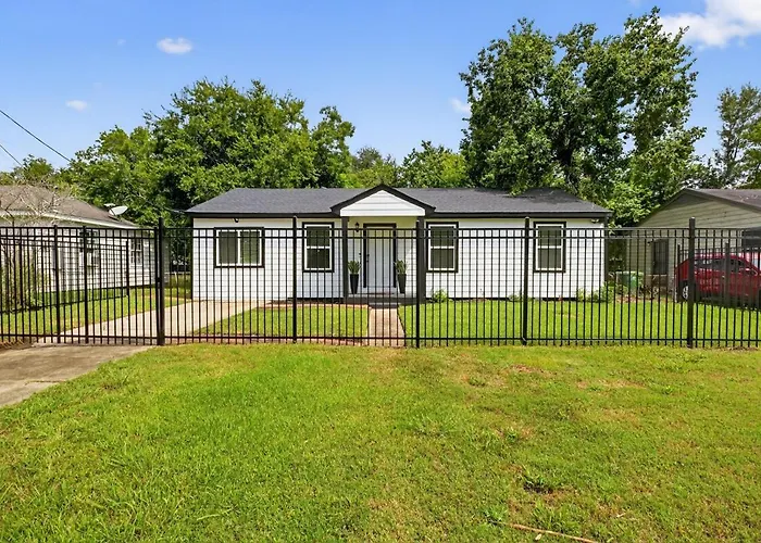 Stylish And Cozy 4Br Home In Houston, Sleeps 9