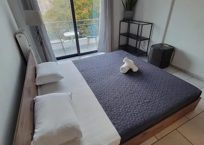 Nicole Sharing Apartments Athen