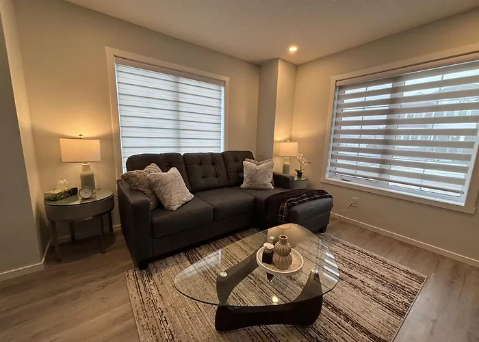 Villa House Near Spruce Meadows, Rolling Hills View YYC