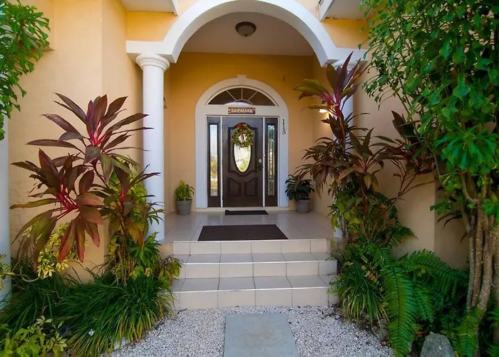 Villa Savhaven - 4 Bed 4 Bath W/ Pool George Town