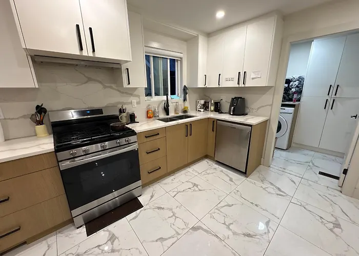 Vancouver Downtown Cozy Room - 5-Min Walk To Bc Place & Skytrain - Free Parking