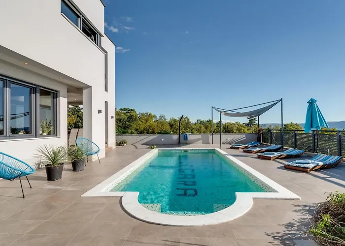 Holiday Home Villa View Mit Blick Auf Das Wasser By Interhome Crikvenica