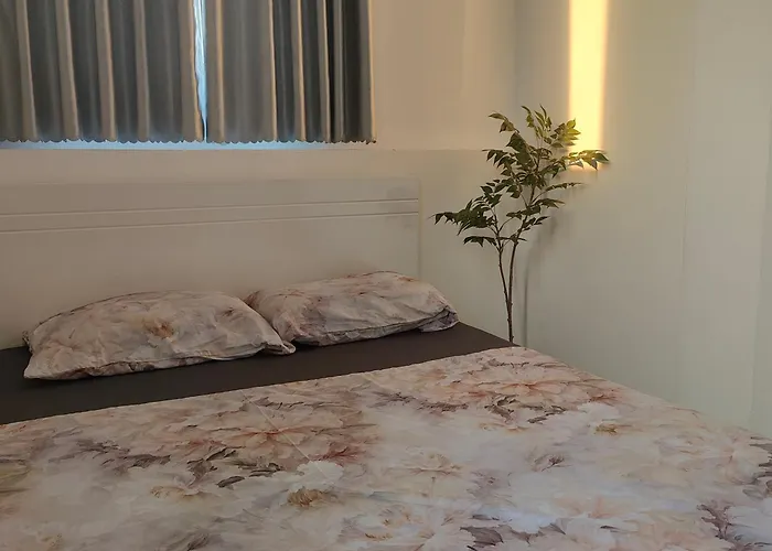 Bright, Spacious Room With Dual-View In The Center Of Saigon Ho-Chi-Minh-Stadt