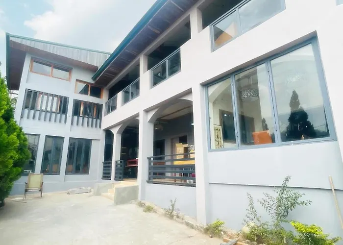 Villa 5 Chambres A Louer A Bastos-Golf Yaoundé
