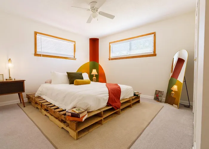 Retro 70S Styled Home 15 Min To Downtown Denver